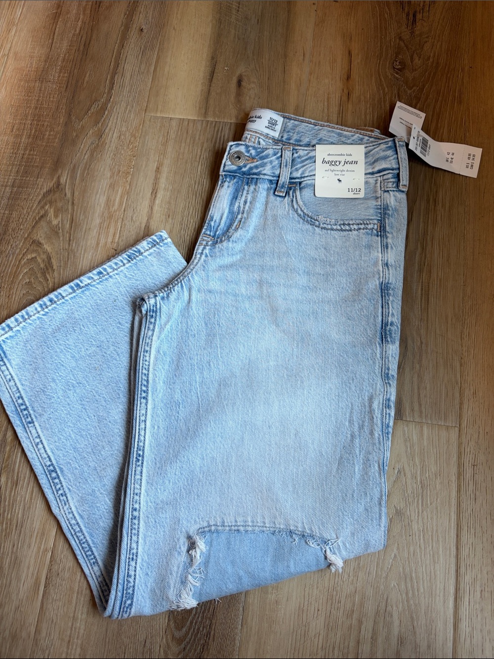 Abercrombie Kids low rise baggy 11/12 short jeans